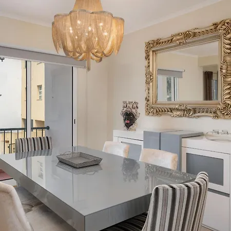 Strategic Sunset House By An Island Apartamento