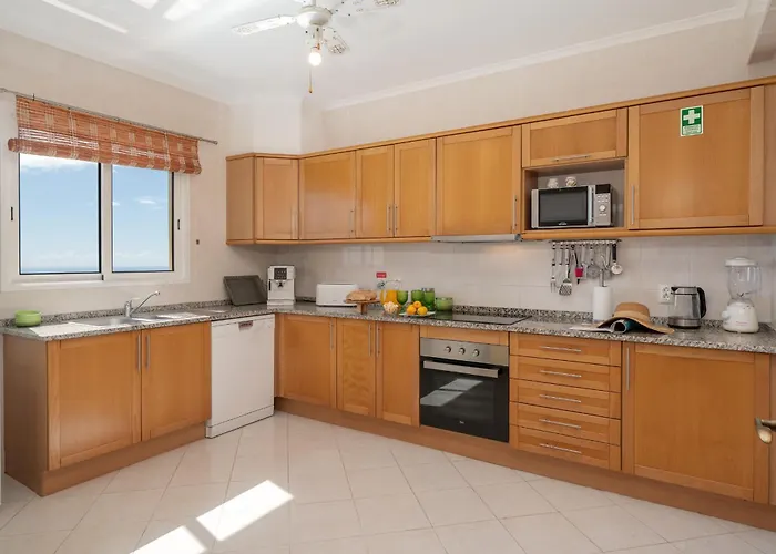 Strategic Sunset House By An Island 公寓 *